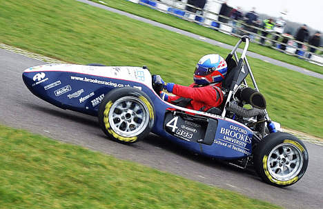 Fynske Nils K. Vestergaard er førstekører på Formula Student-raceren fra Oxford Brookes Racing.